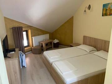 Фото номера Стандартный двухместный номер с 1 кроватью Гостевой дом Pensiunea Casa Soarelui г. Şimian 2